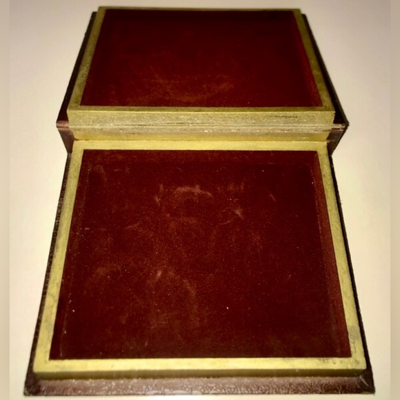 Vintage ERNEST HEMINGWAY A Farewell to Arms Hollow Velvet Lined Faux Book - Picture 2 of 10